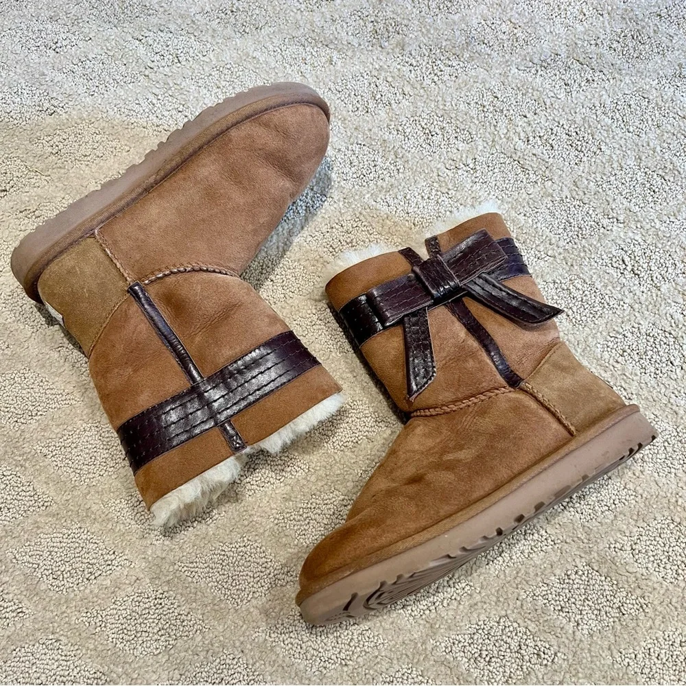 EUC UGG Josette Leather Bow Ankle Sheepskin Suede Boots Booties - Picture 3 of 15